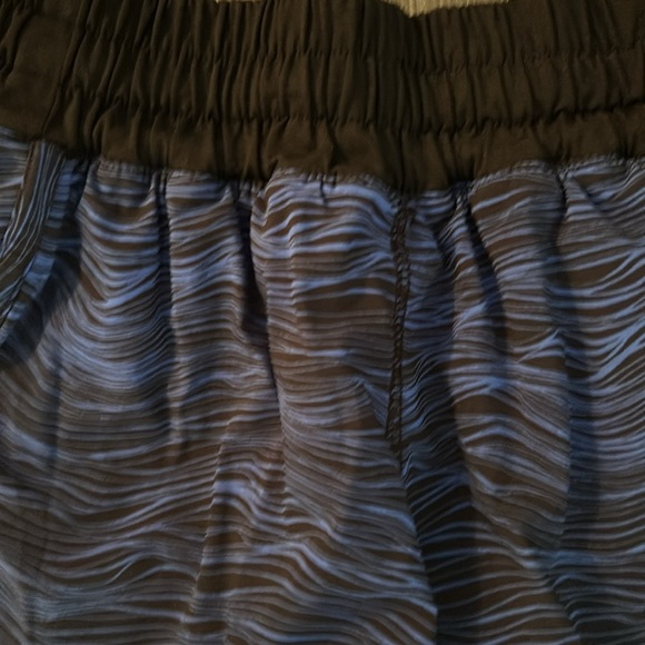 Lululemon shorts - Picture 3 of 6